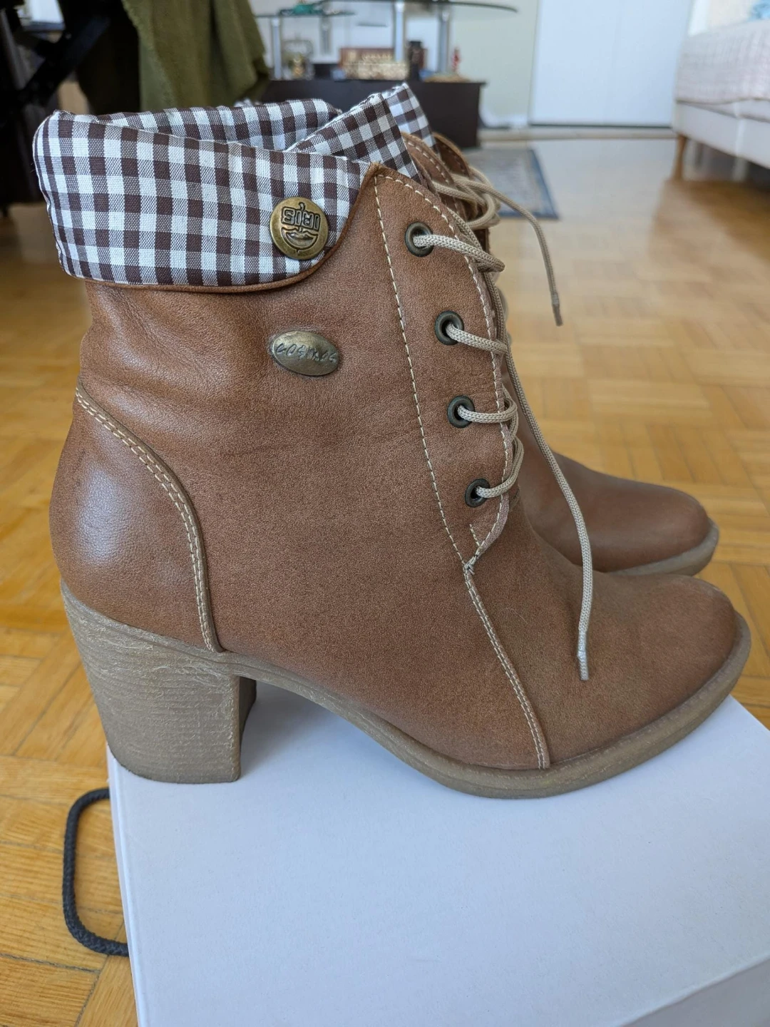 Light Brown Ankle Boots with Gingham Lining