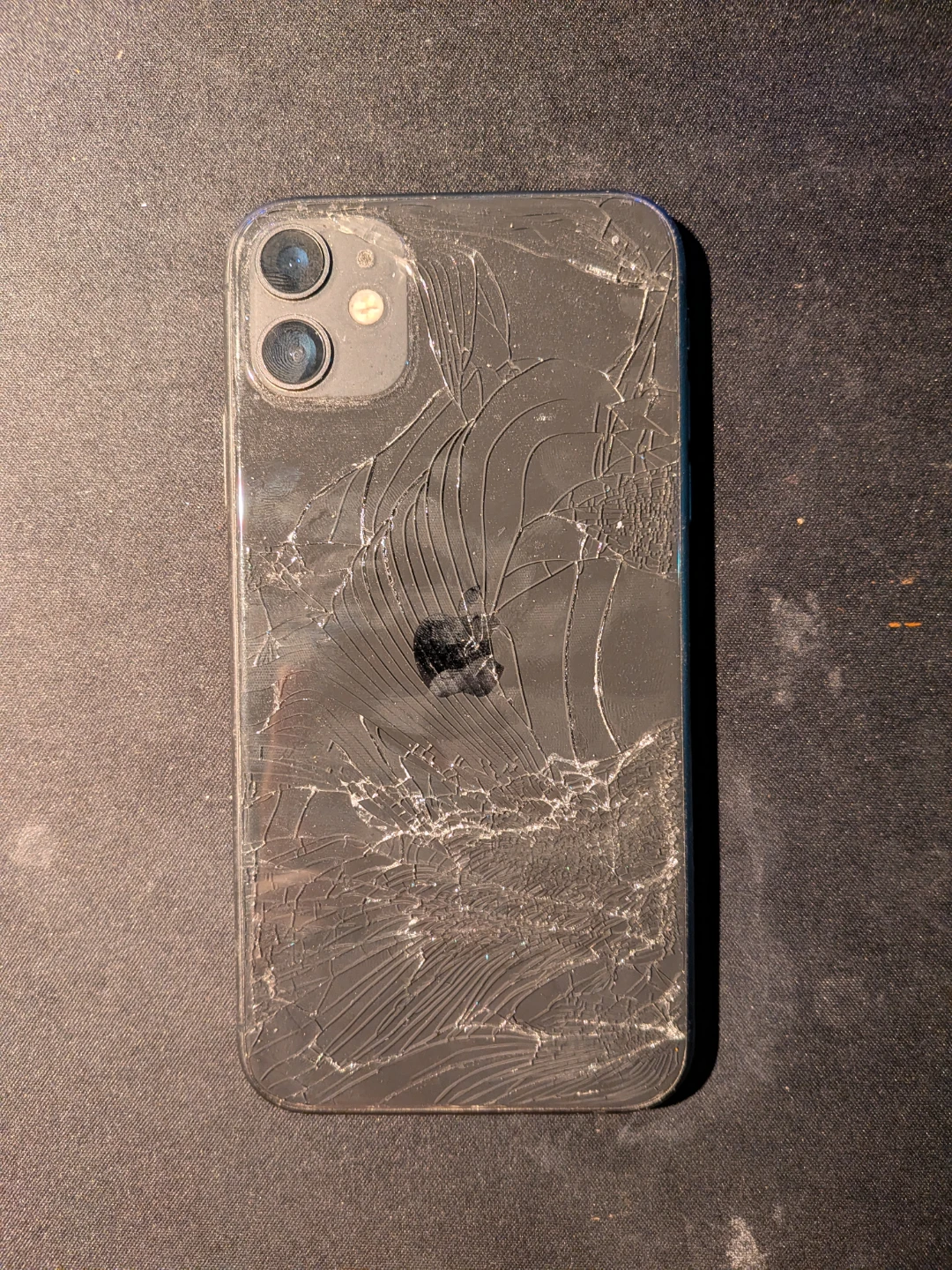 Used iPhone 11 - Cracked back