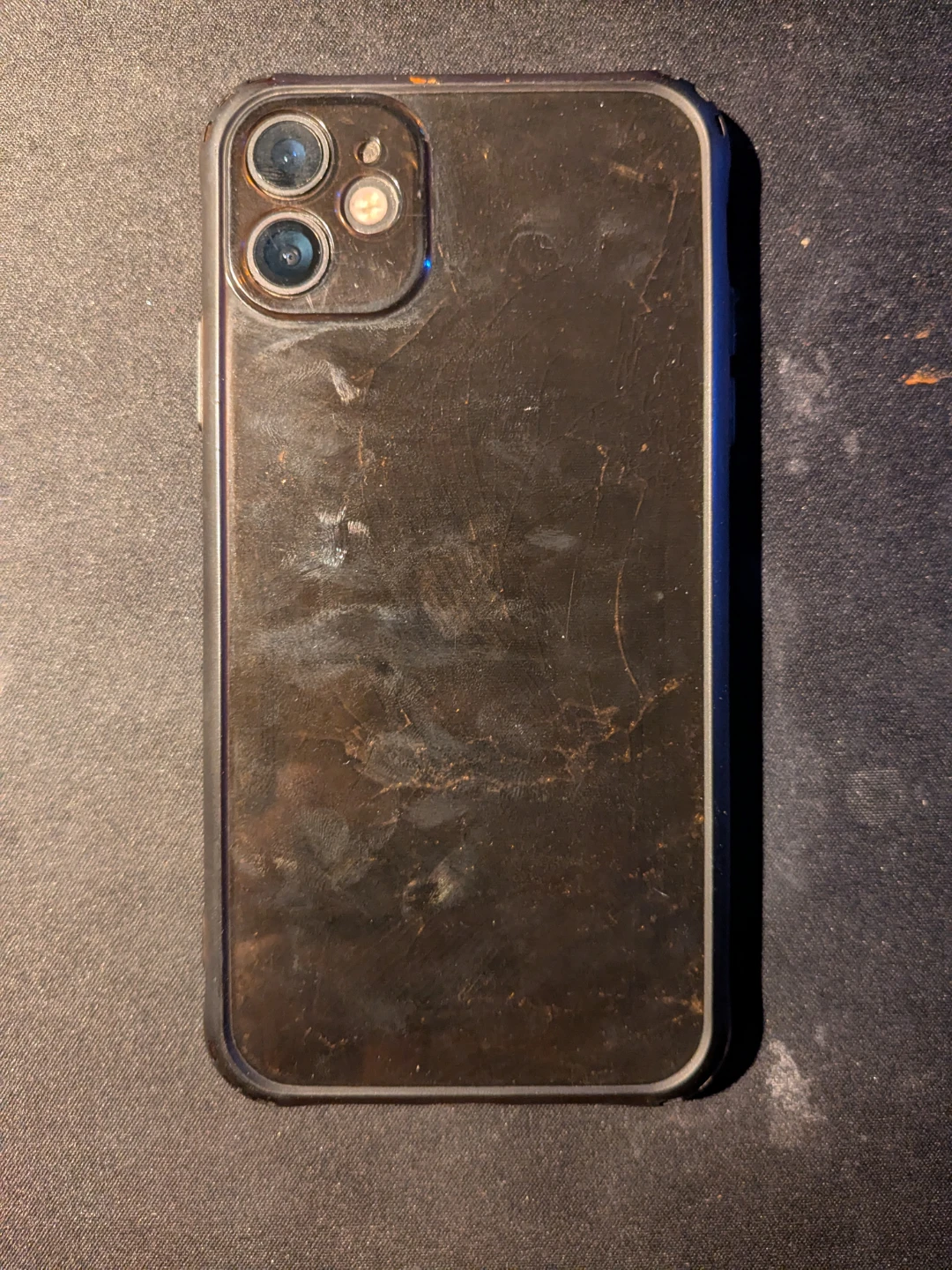 Used iPhone 11 - Cracked back - photo 2