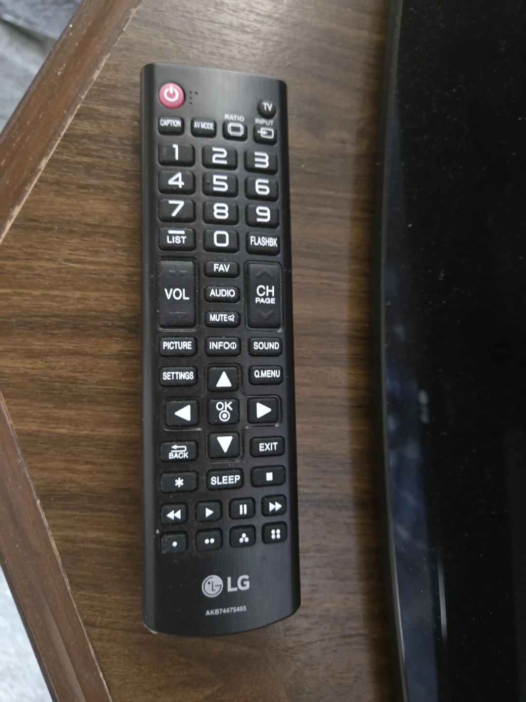 Best deal- LG 43" TV with remote, hdmi cable and stand - photo 4