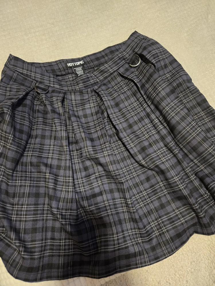 Hot Topic Plaid Pleated Skirt - Size Medium