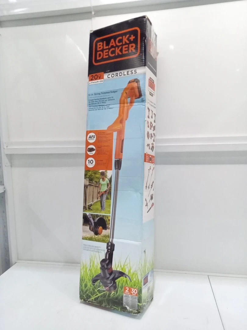 Black and Decker Trimmer With Battery and Charger