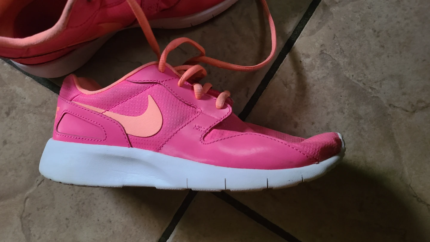 Nike Pink Sneakers - Size 5.5 Youth - photo 4