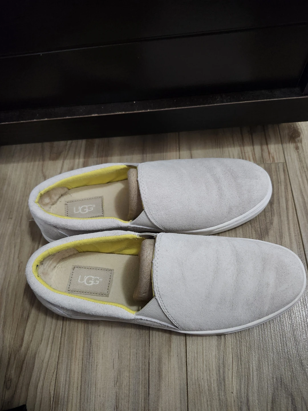 UGG Women's Slip-on Shoes, Size 6
