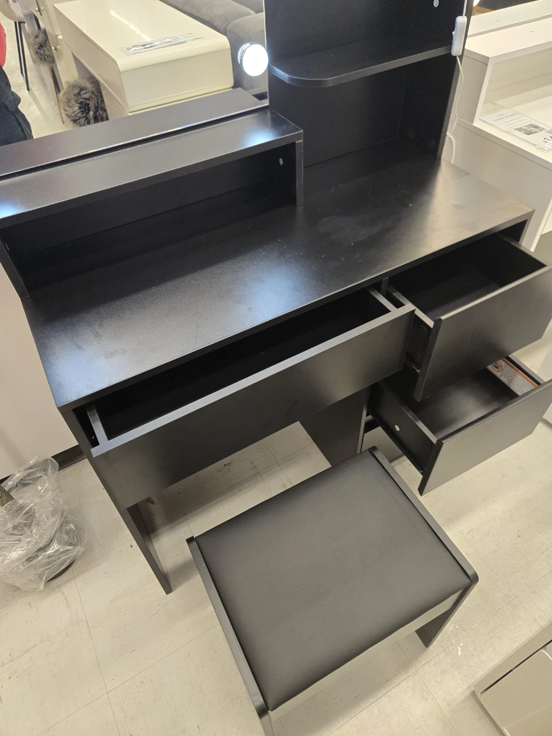 FREE DELIVERY! Beautiful vanity desk w chair lights included - photo 2