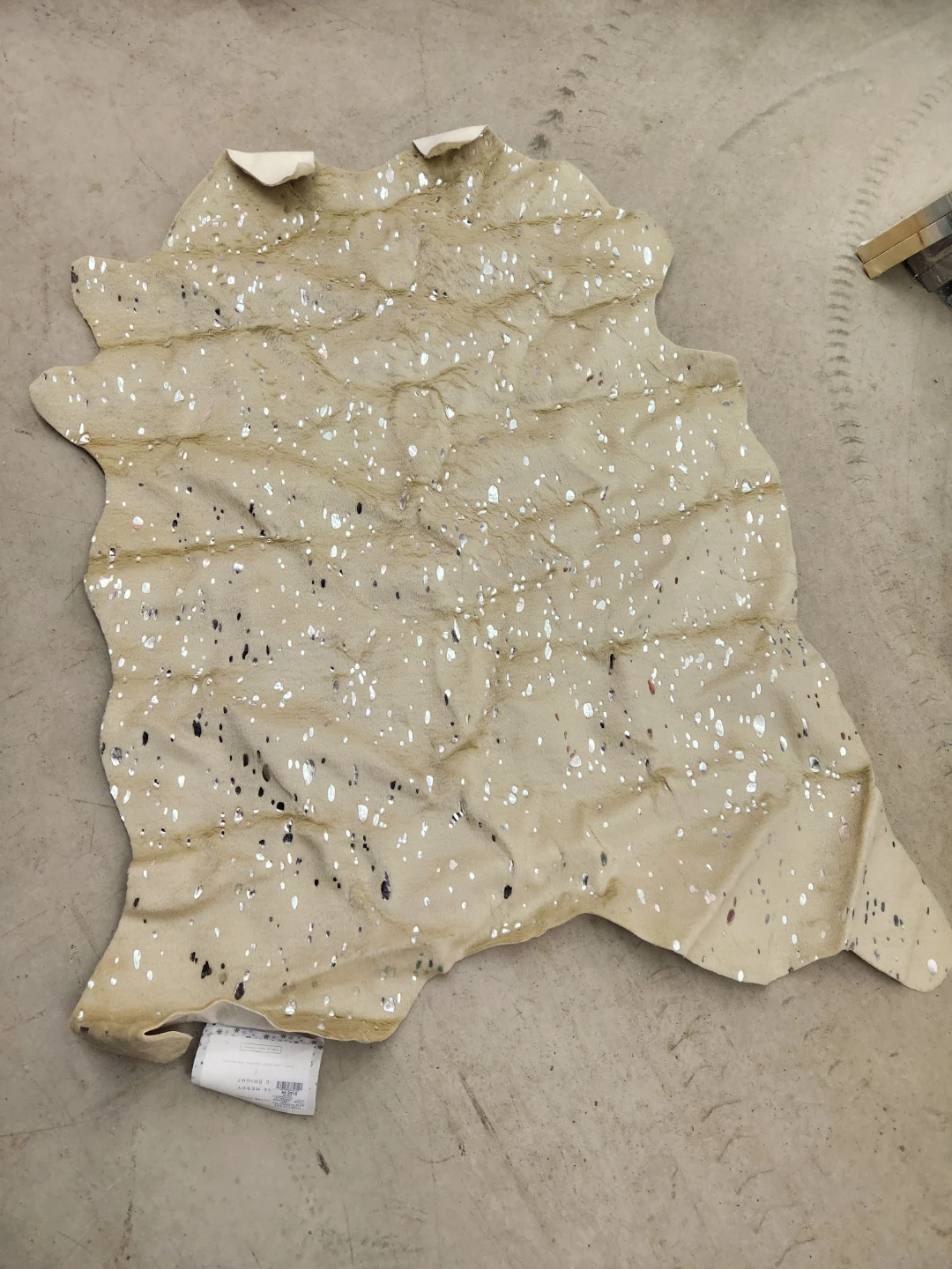 Cowhide Area Rug - Silver 3.10x5