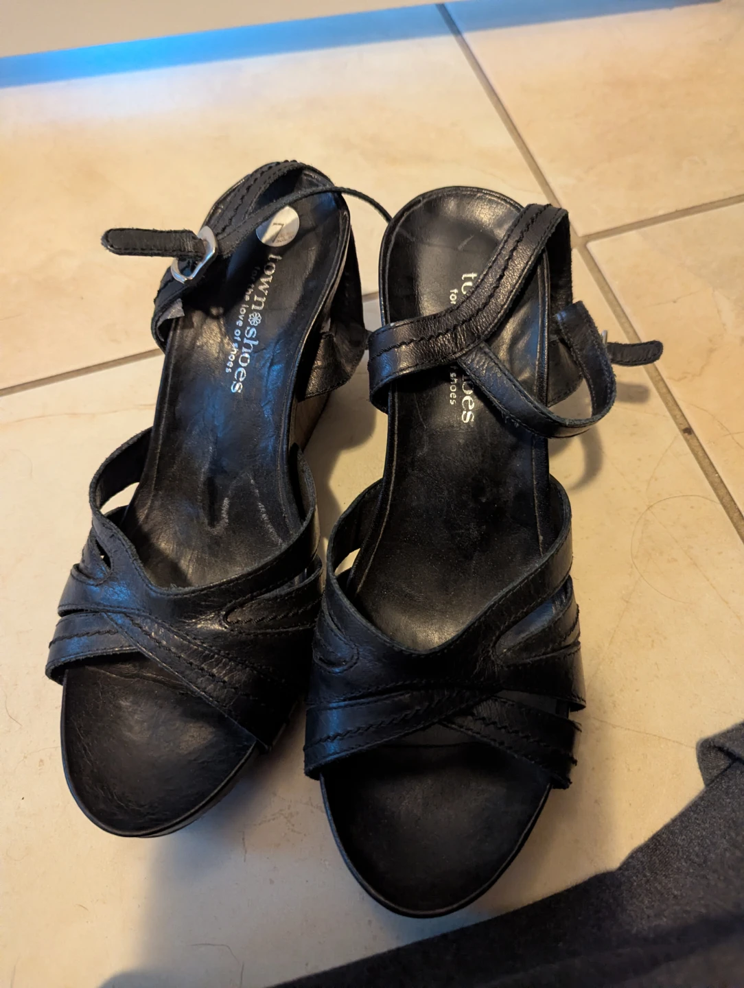 Town Shoes Black Wedge Sandals, Size 7 - photo 3