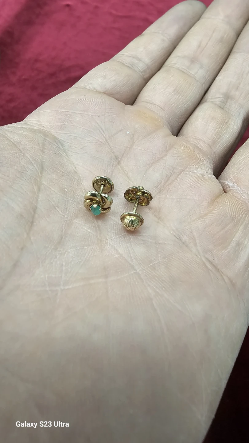 Gold14k Flower Stud Earrings with Emerald - photo 2