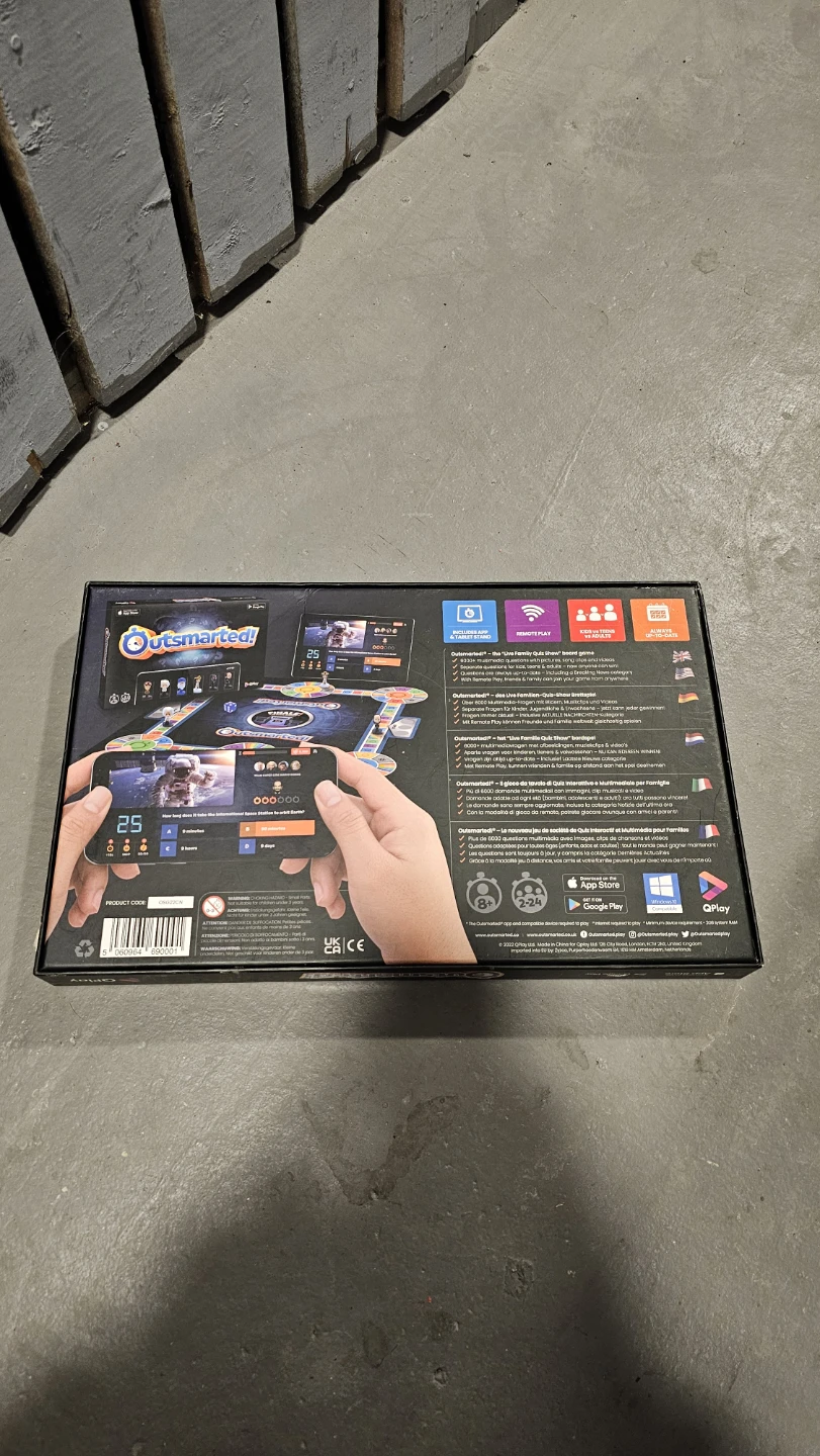 Outsmarted! The Live Quiz Show Board Game - photo 3