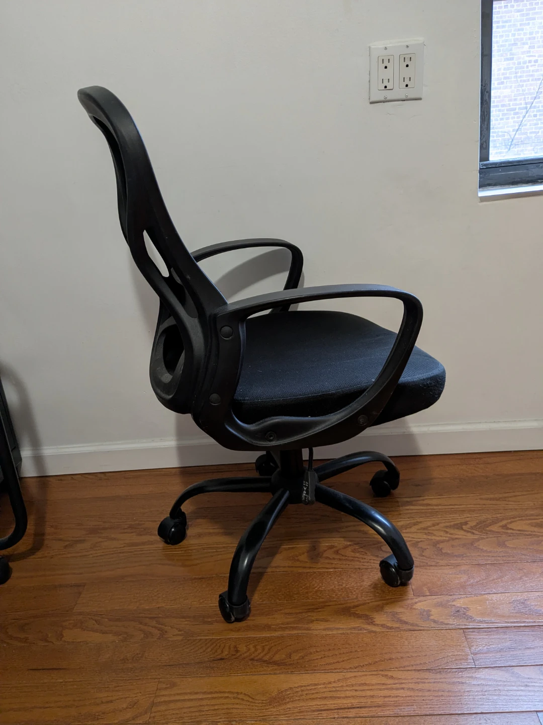 Black Mesh Office Chair - photo 2