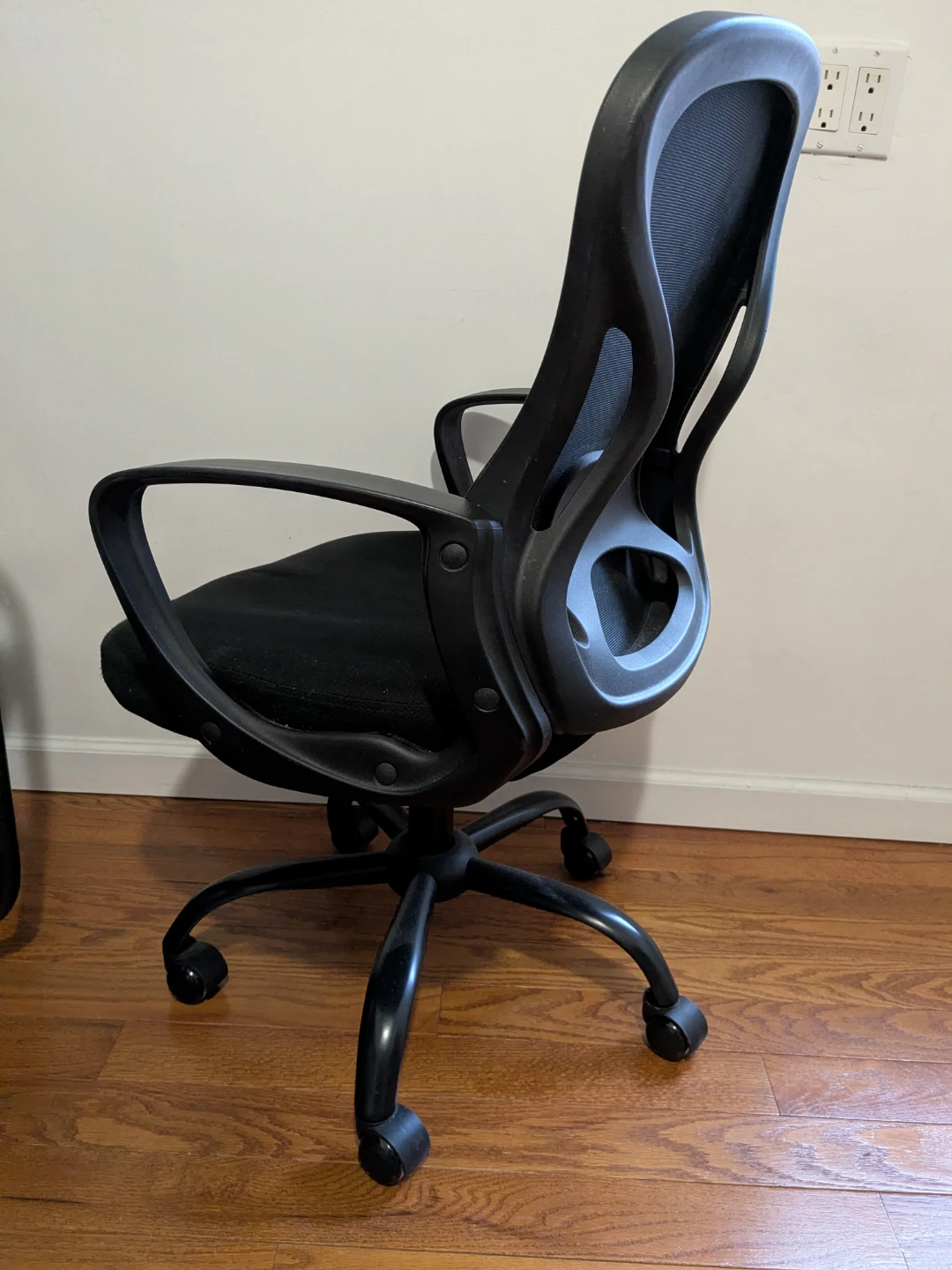 Black Mesh Office Chair - photo 4