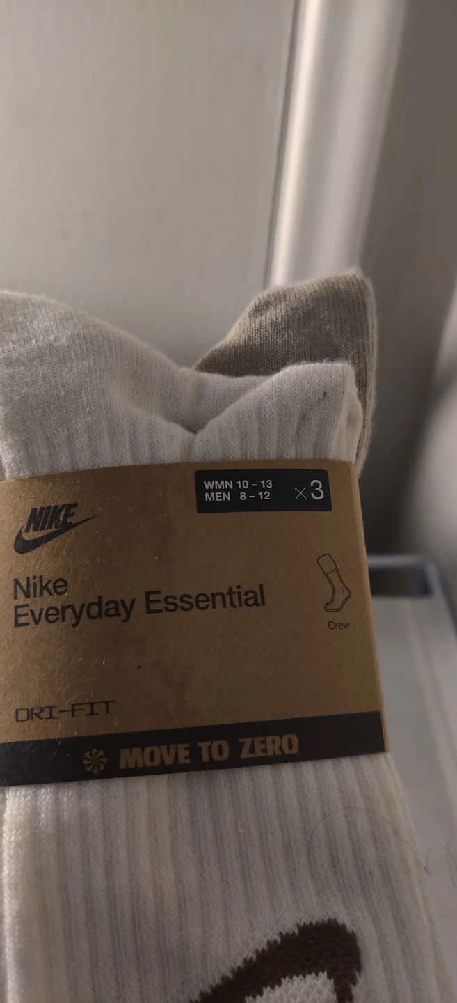 New Nike Everyday Essential Crew Socks - 3 Pairs - photo 3