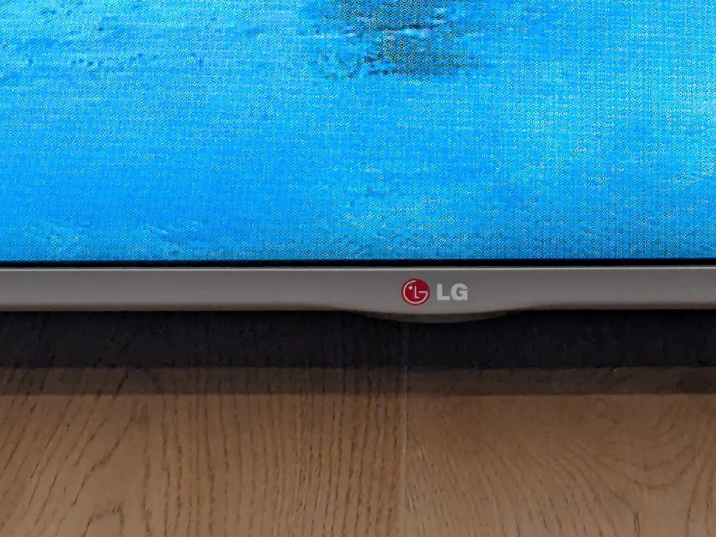 55" LG Television, Smart TV, LED Backlighting, Full HD 1080p - photo 2