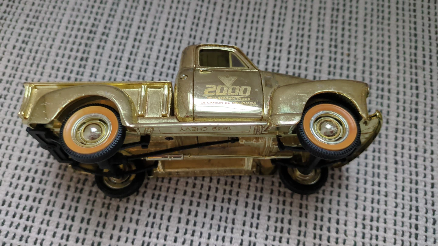 1949 Chevy 2000 Millennium Truck Diecast - photo 4