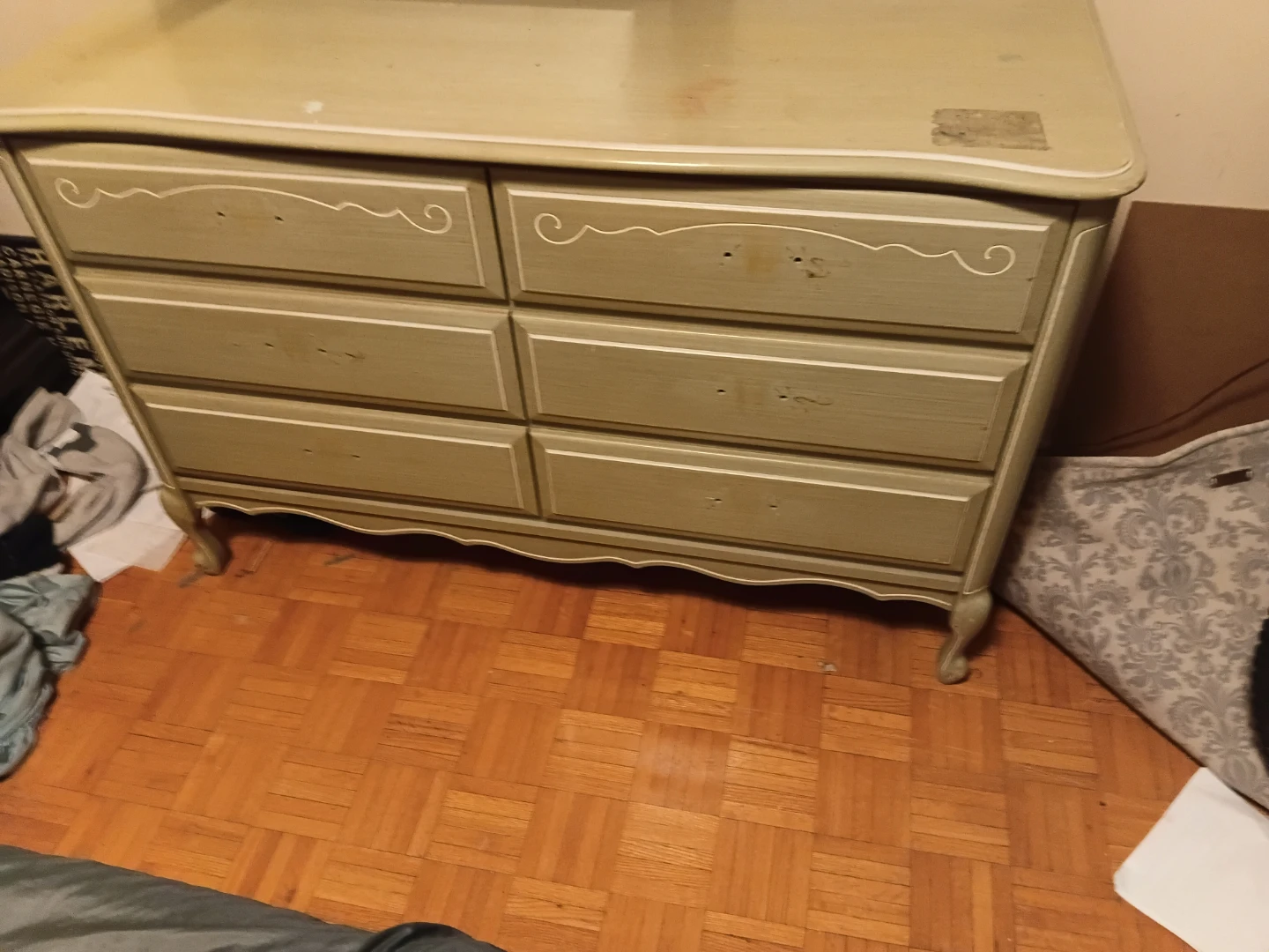Vintage 6-Drawer Dresser - Beige French provincial