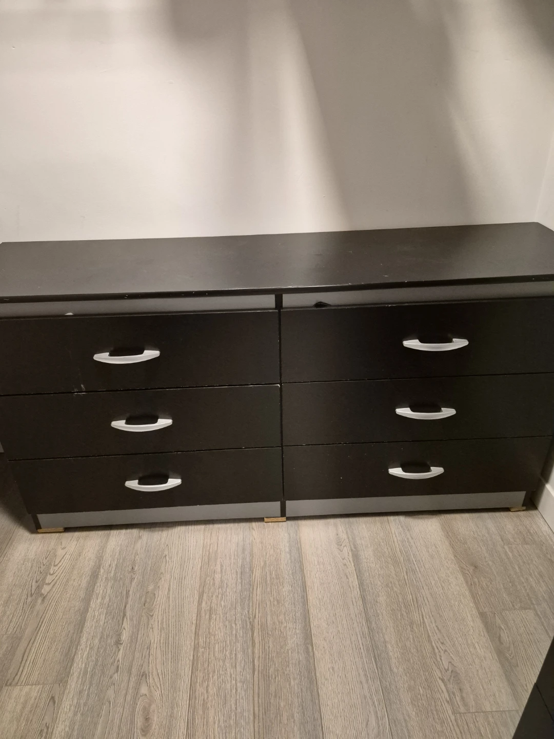 Black 6-Drawer Dresser