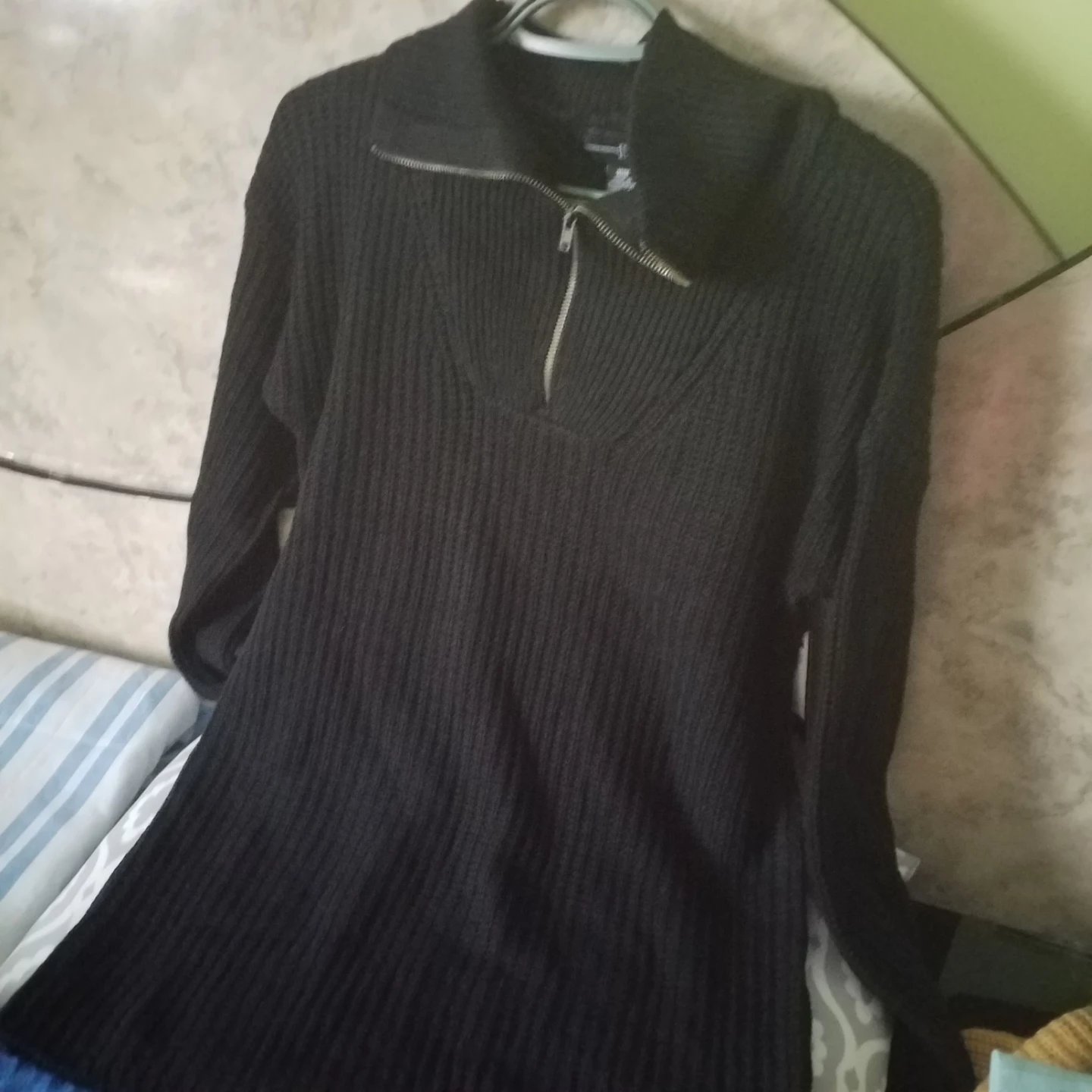 Black Knit Quarter-Zip Sweater thrifty clothes🥕