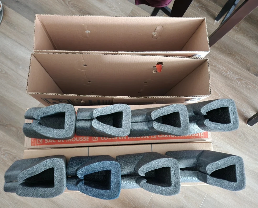 Medium TV/Picture Box with Foam Corners - photo 4