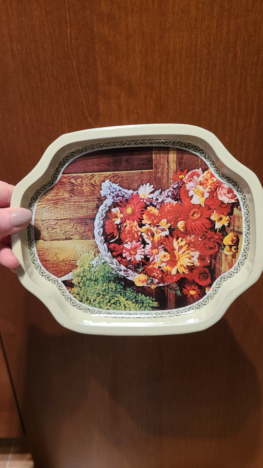 Vintage Tea Trays $2 each or $10 for all 6 trays - photo 5