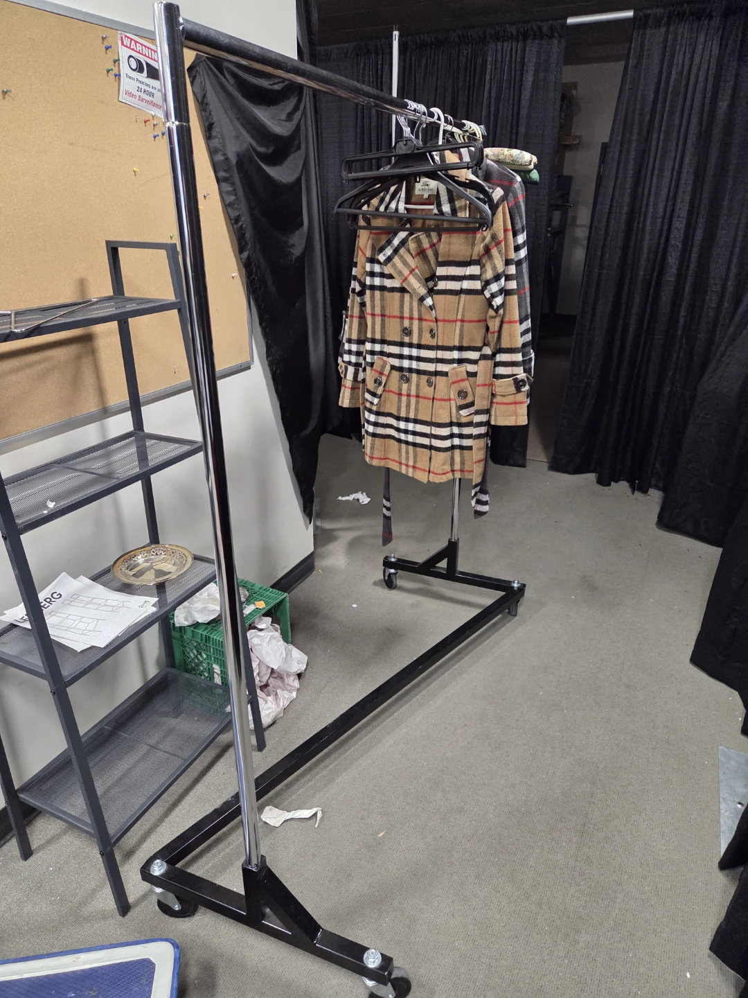 Heavy duty clothing rack jacket coat check