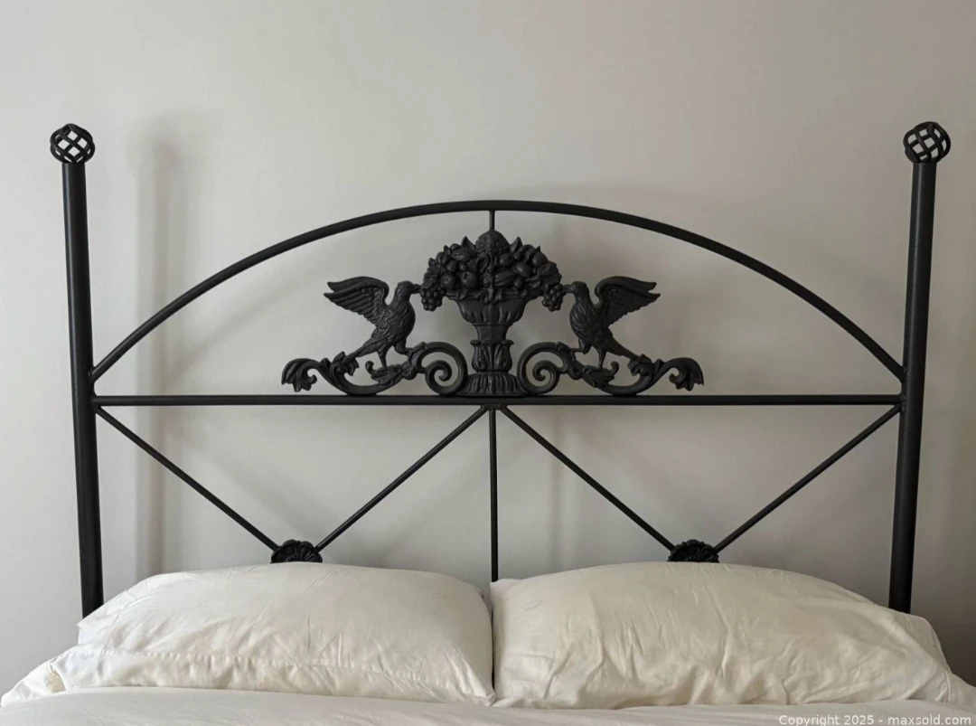 Antique Style Hunter Green Wrought Iron Queen Bed - photo 3