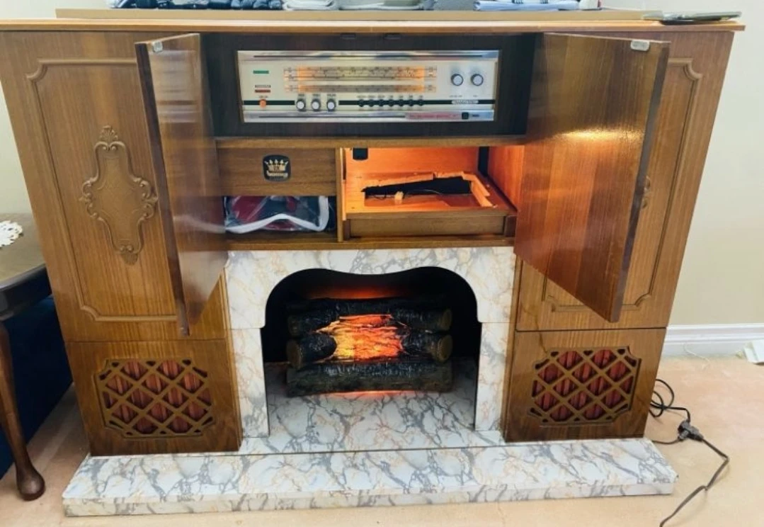 Vintage Electric Fireplace Entertainment Cabinet - photo 4