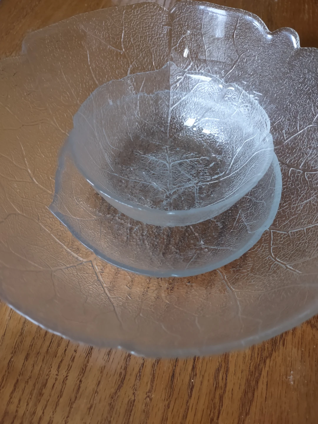 FREE: 11 Clear Glass Leaf Design Bowls - photo 2
