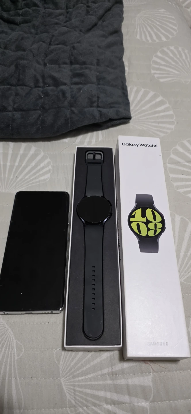 Samsung Galaxy 21 ultra Watch 6 - New in Box!