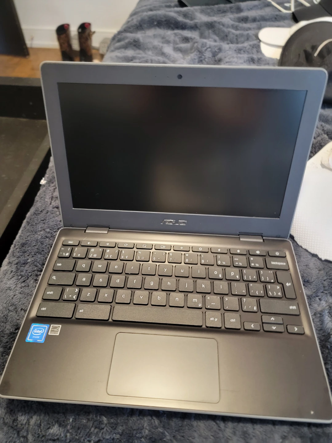 ASUS Chromebook - Great Condition! - photo 2