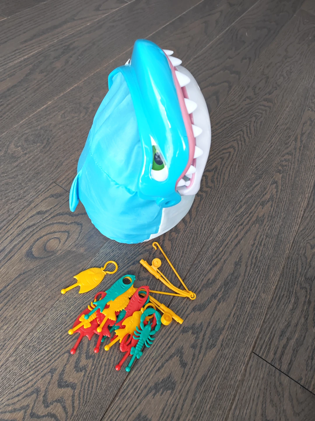 Operation: Shark Bite Game, free with other purchase - photo 2