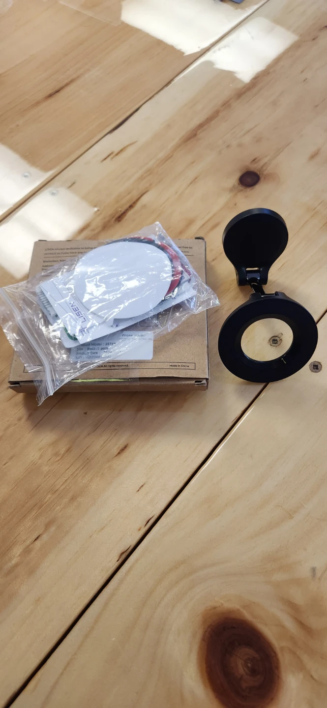 Lisen Magnetic Car Phone Mount - New in Box!