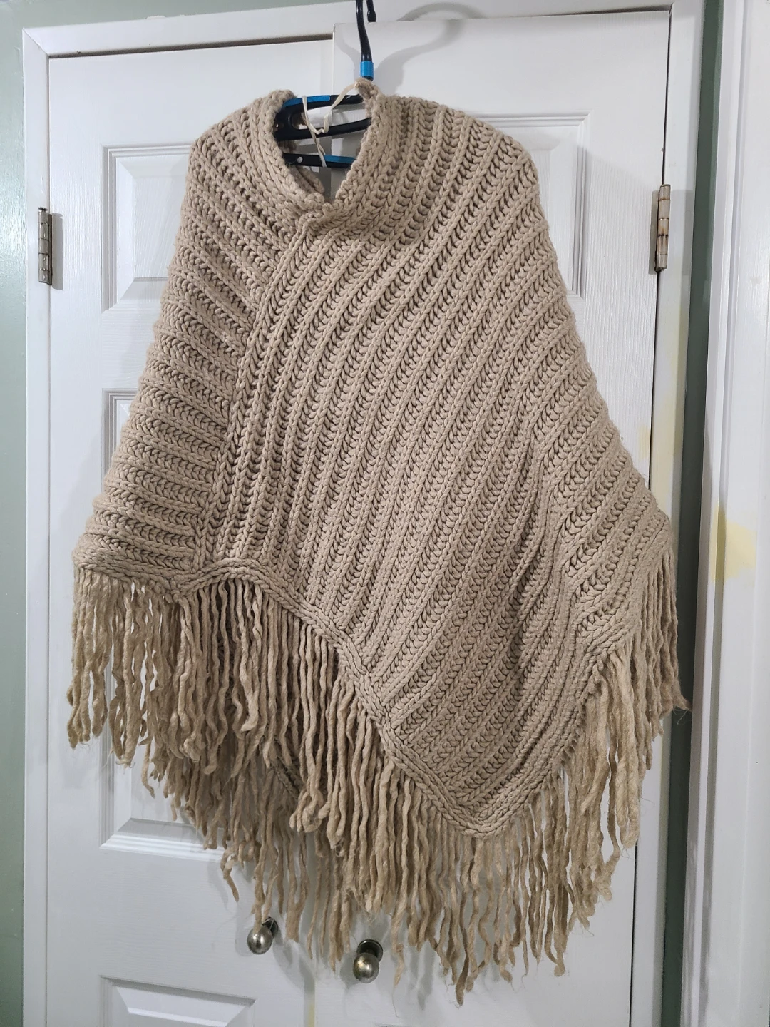 Beige Knit Poncho with scarves - photo 4