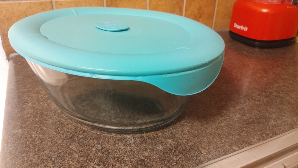 Pyrex Glass Mixing Bowl with Lid