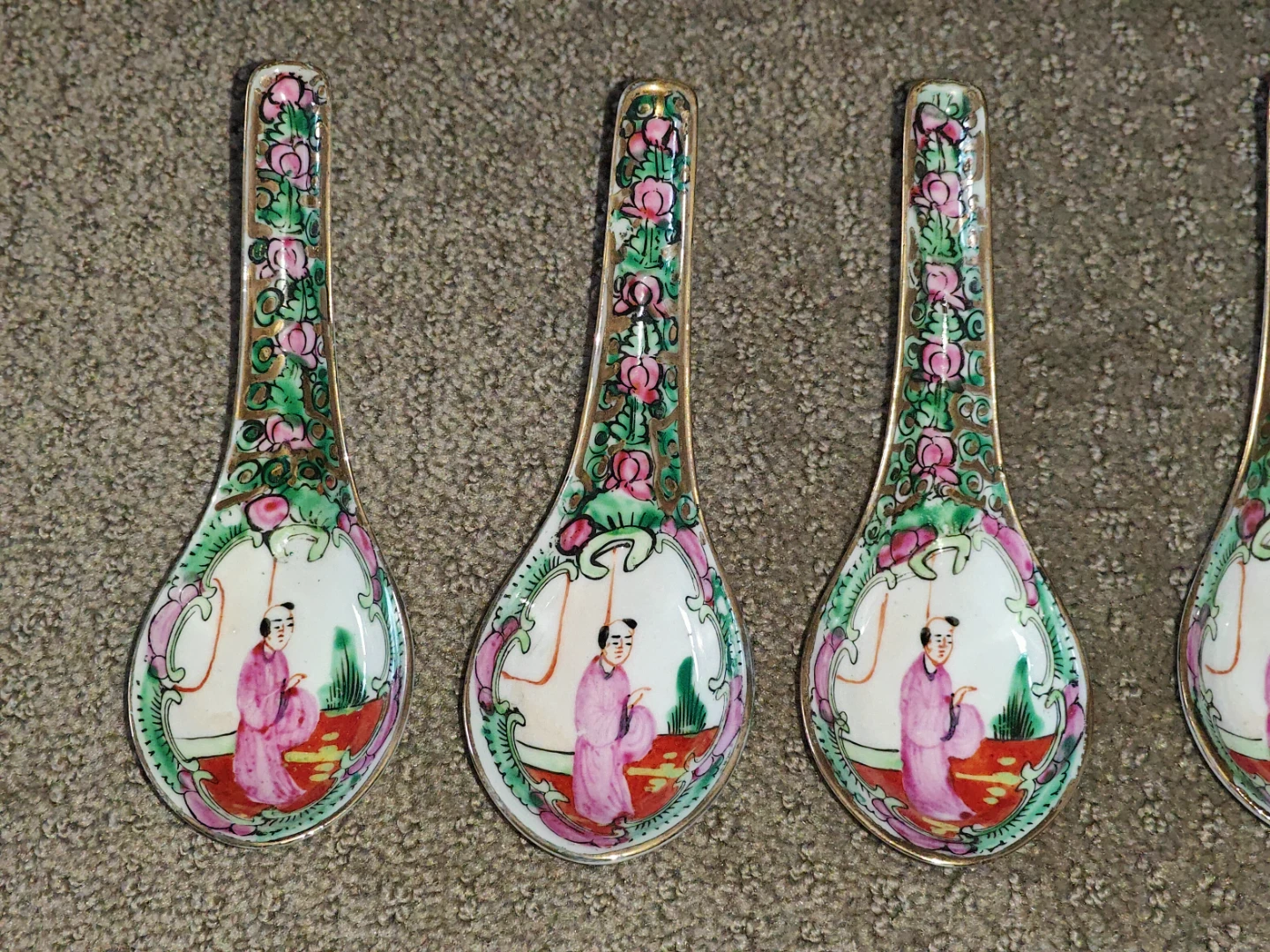 10 Chinese Rose Medallion Famille Porcelain Painted Soup Spoon - photo 4