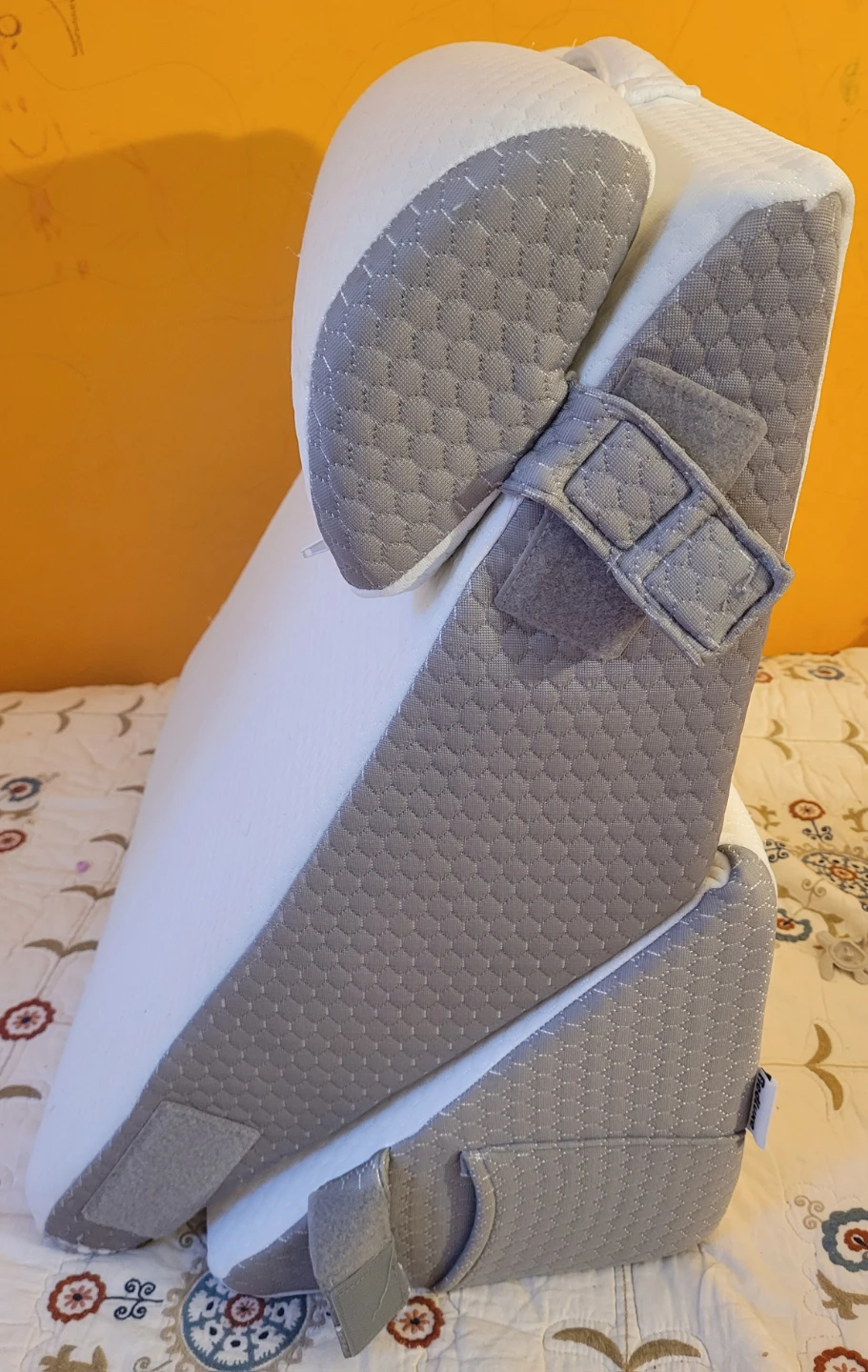 Adjustable Bed Wedge Pillow - photo 2