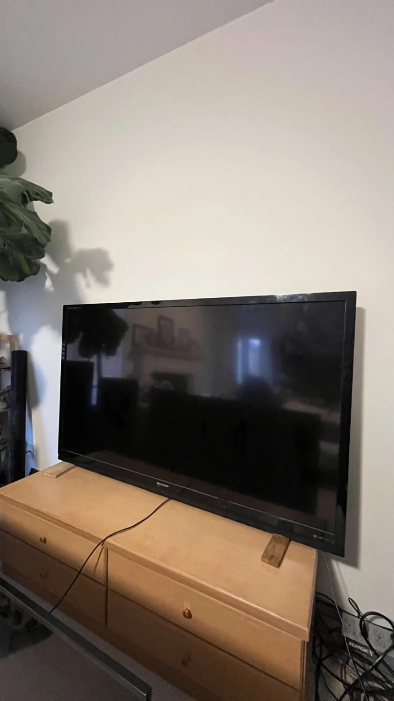 Sharp Aquos LC-70LE732U 70 inch LCD TV - photo 2