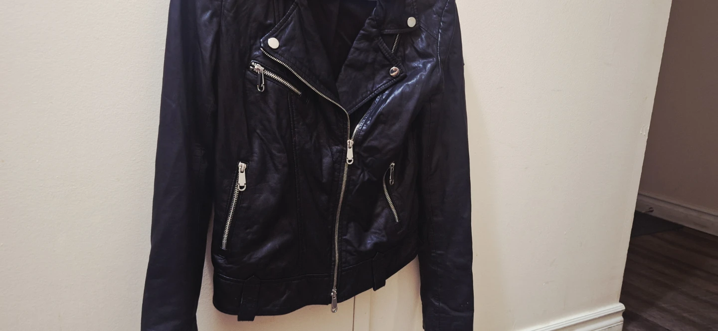 Danier Black Leather moto Jacket - photo 2