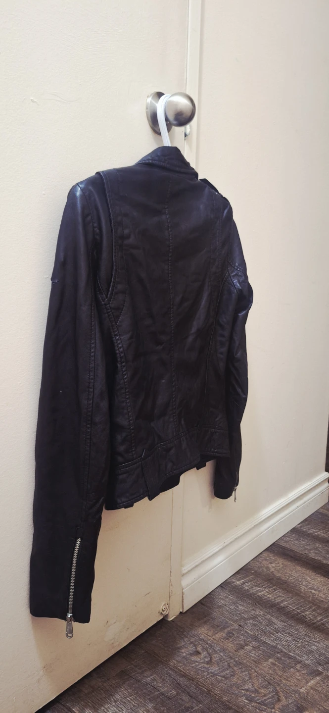 Danier Black Leather moto Jacket - photo 3