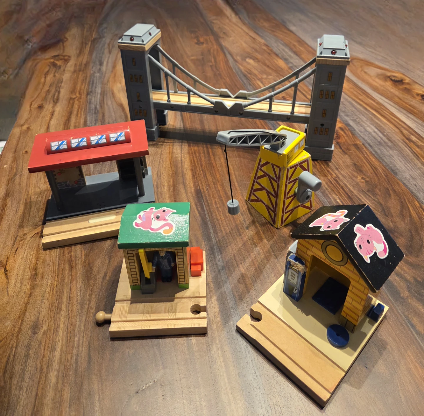 Activity table with six storage bins , train tracks and trains - photo 5