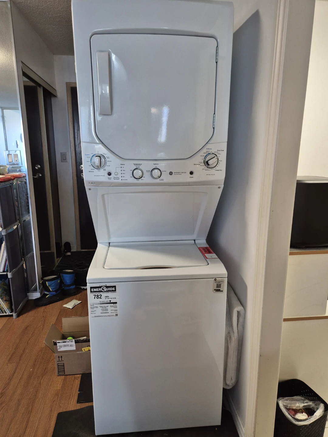 GE 24" White Electric Washer/Dryer Laundry Centre - photo 2