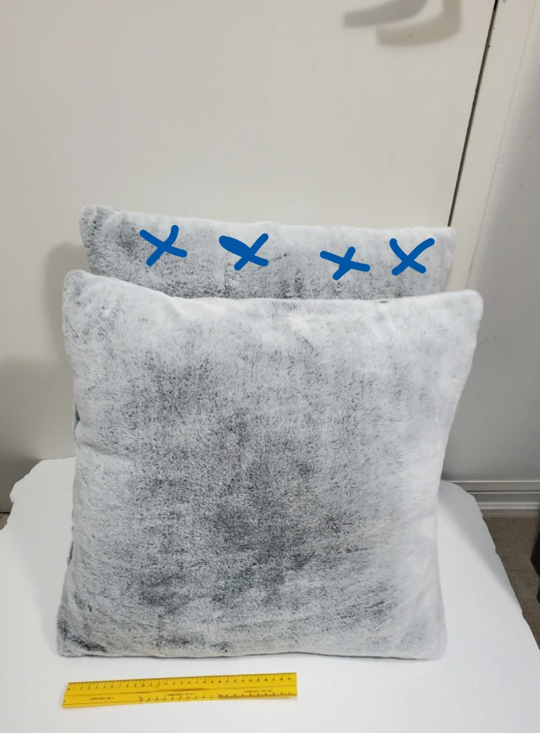 (ONE) Grey Faux Fur Throw Pillow 🥕