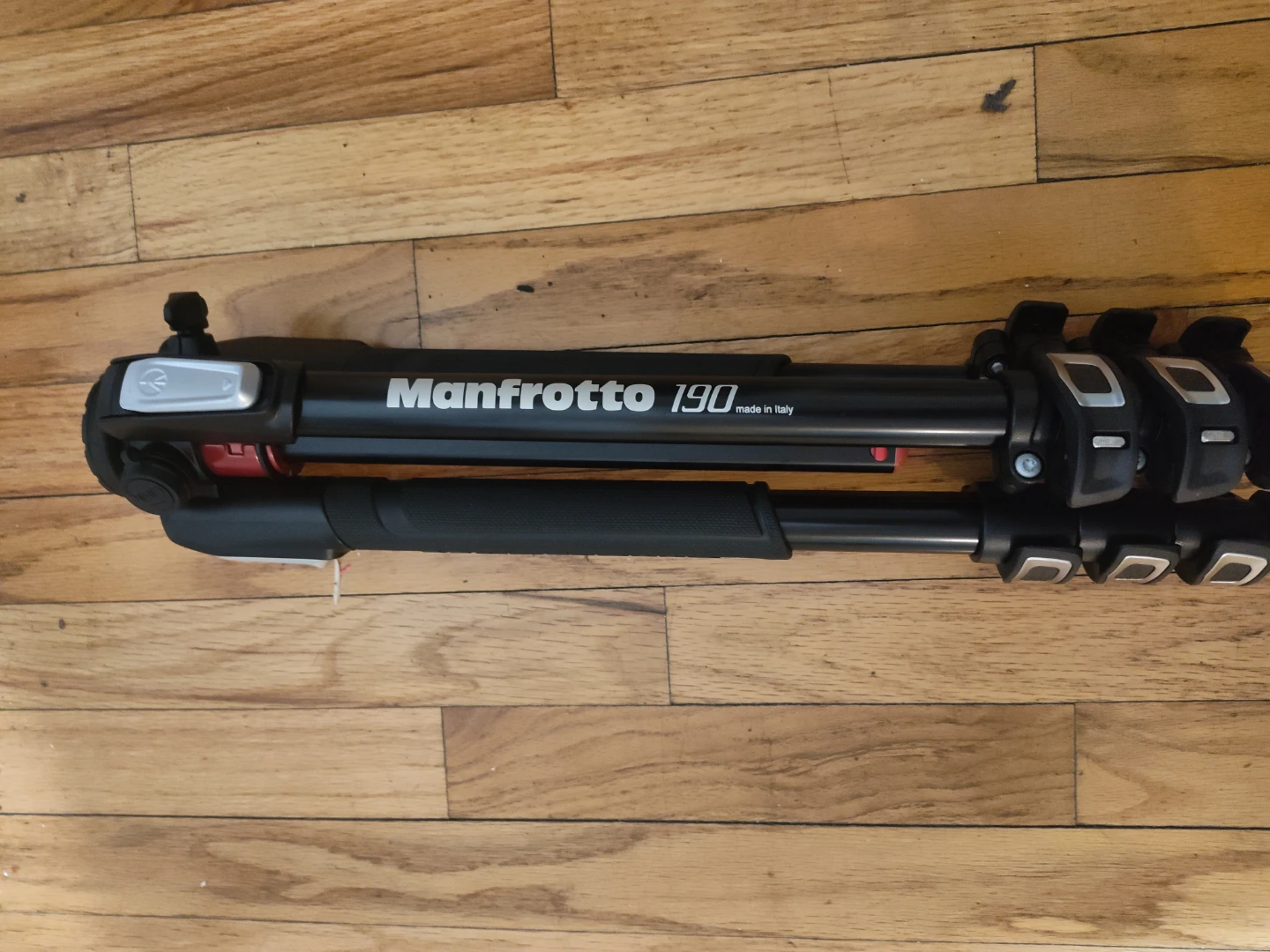 Manfrotto 190 Tripod - photo 2