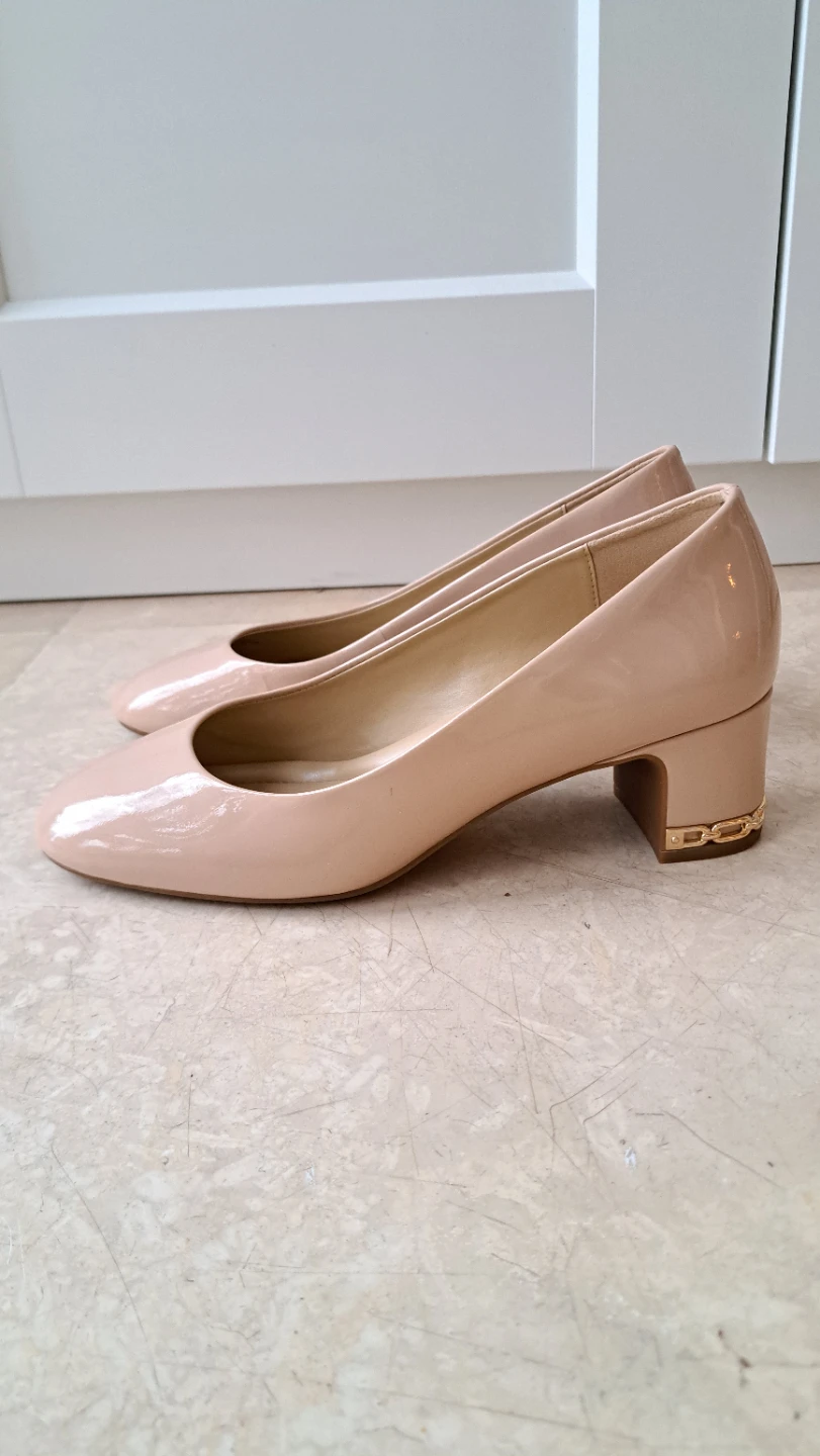 Michael Kors Nude Patent Leather Pumps - Size 7
