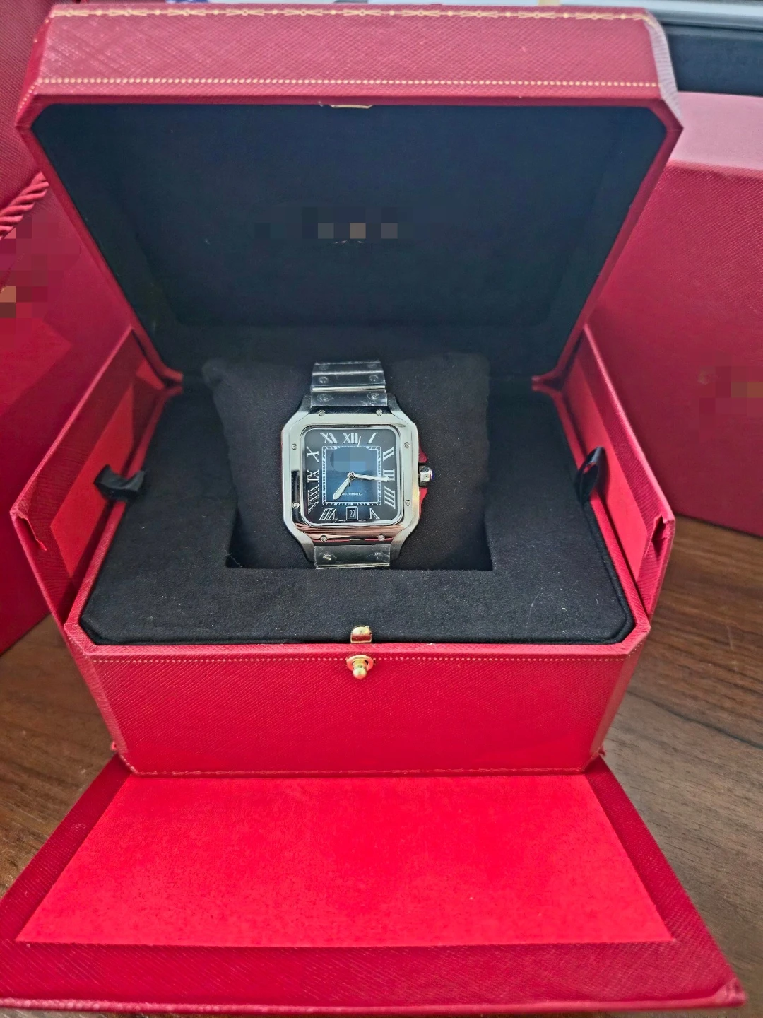 Luxury mens watch Automatic comes with box and papers