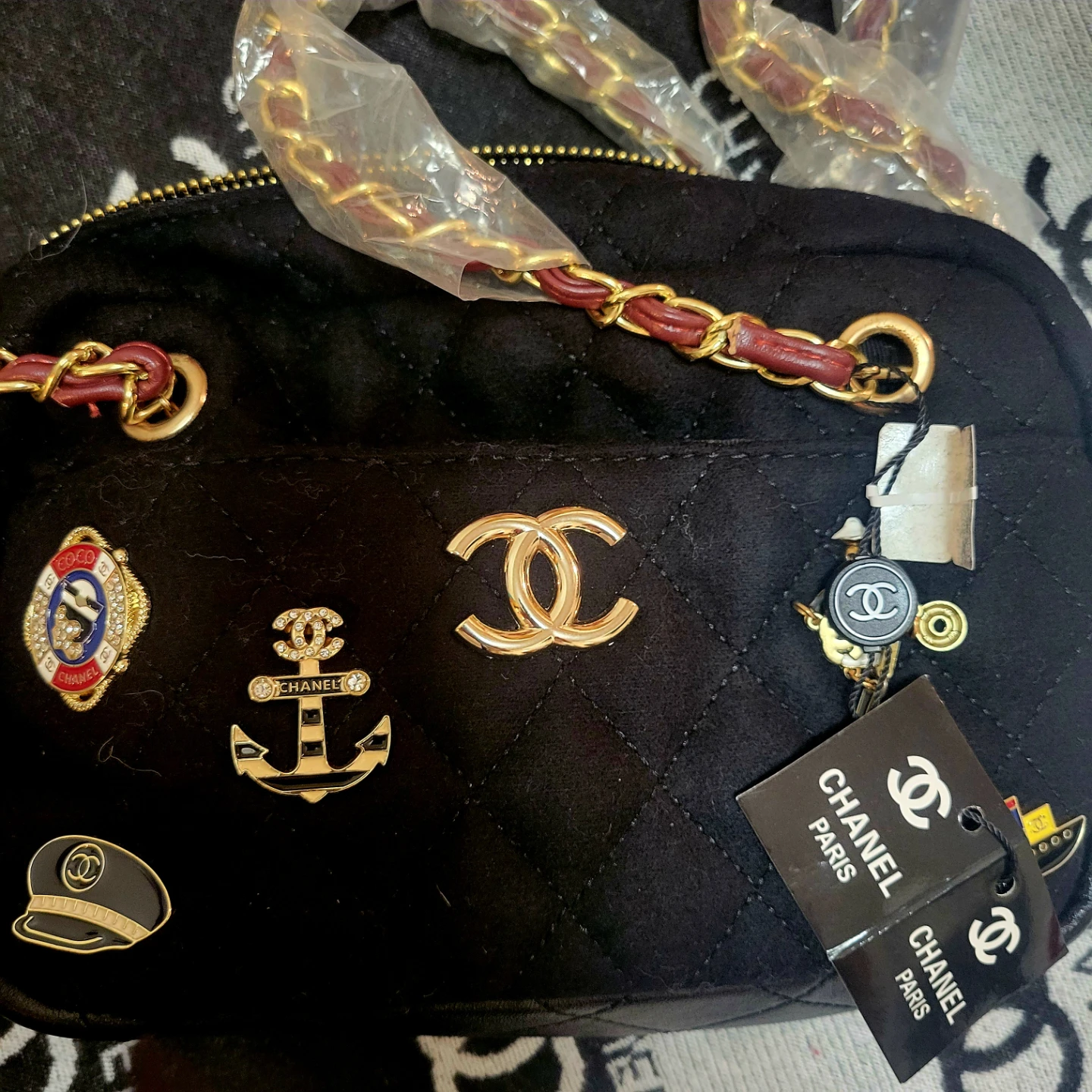 Chanel Black Shoulder Bag - photo 2