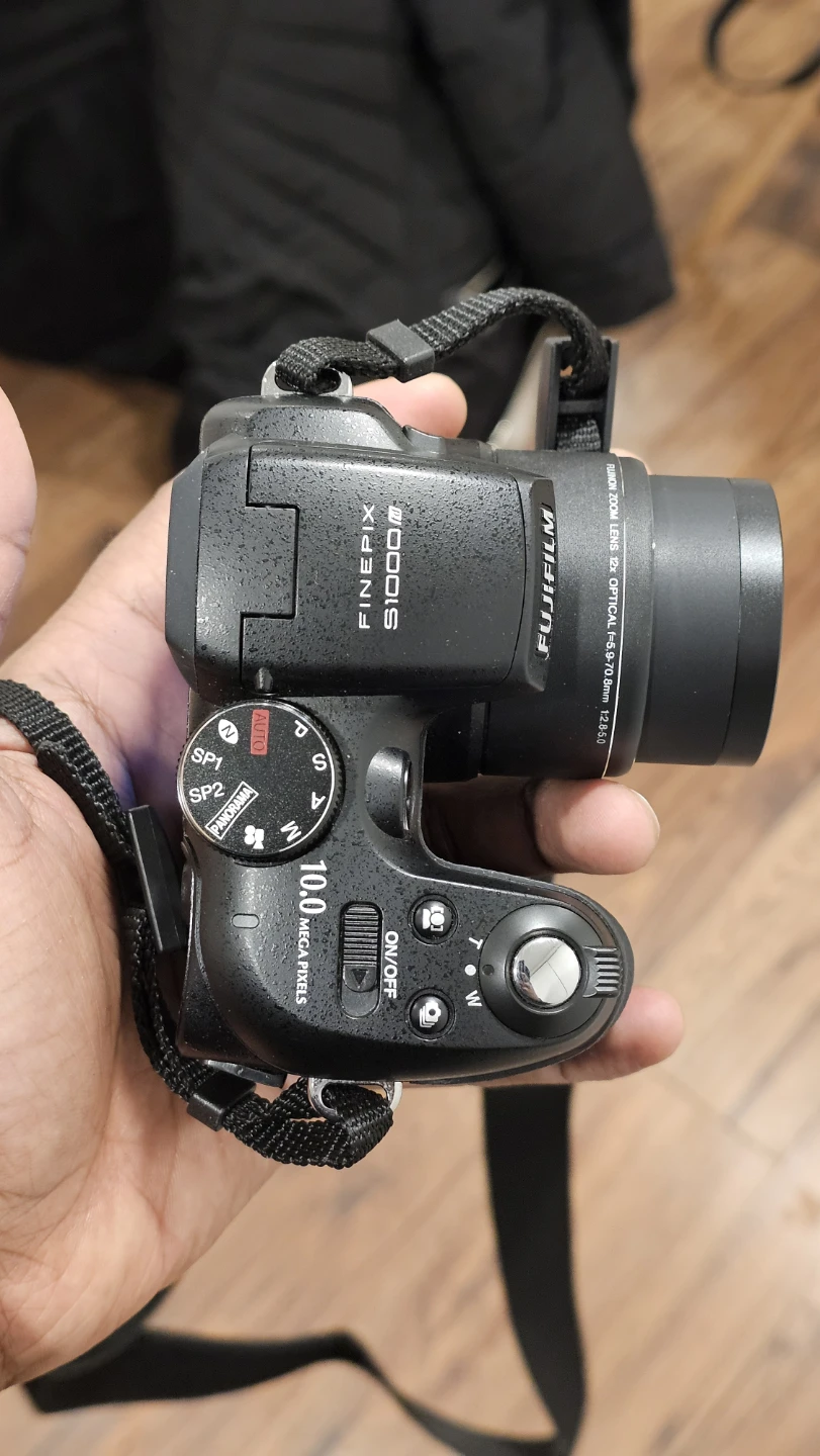 Fujifilm FinePix S1000fd Digital Camera - photo 3