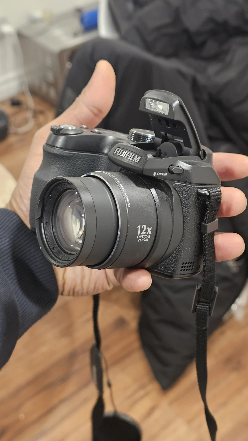 Fujifilm FinePix S1000fd Digital Camera - photo 4