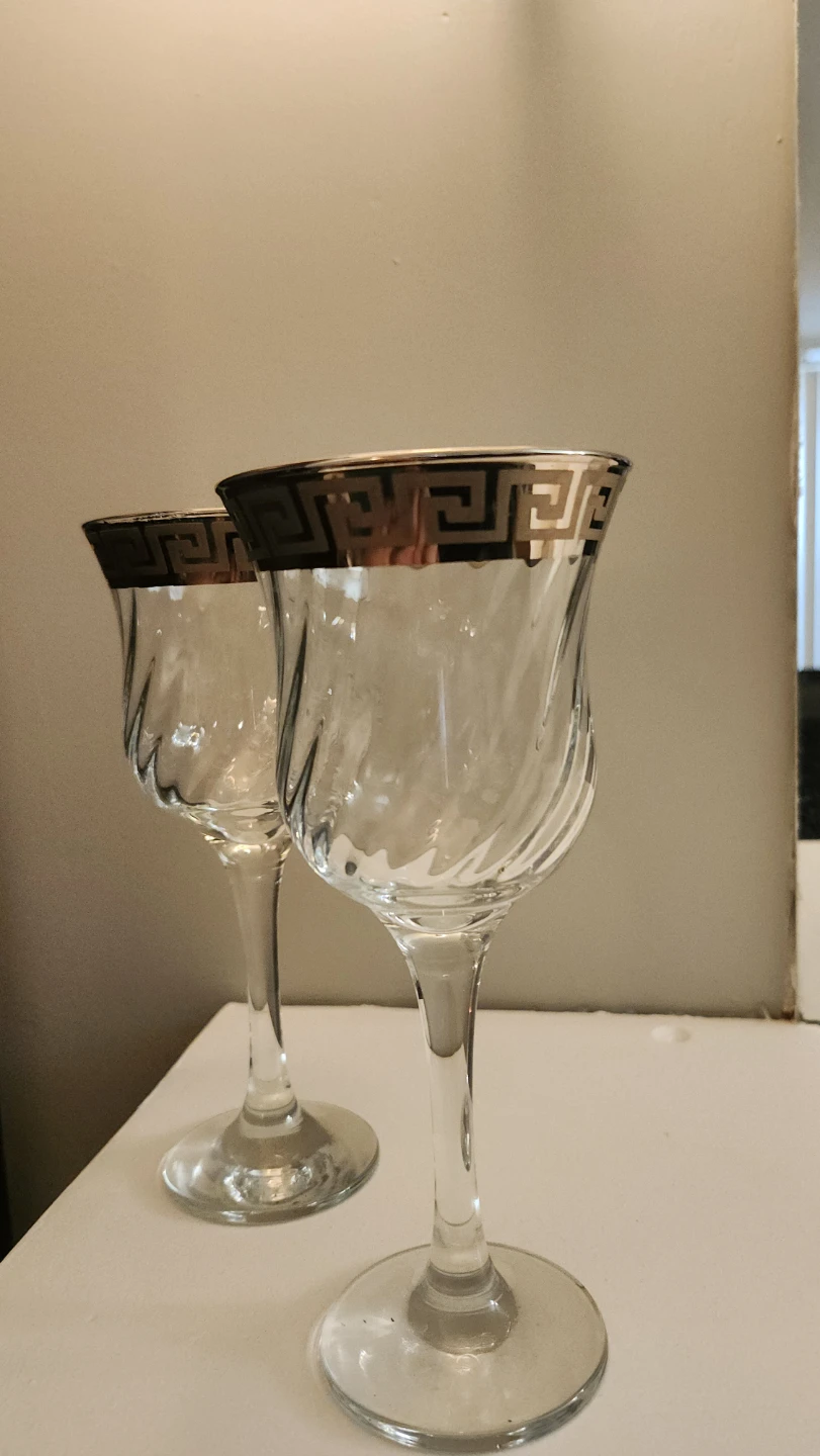 Pair of Wine Glasses with Greek Key Design - photo 2