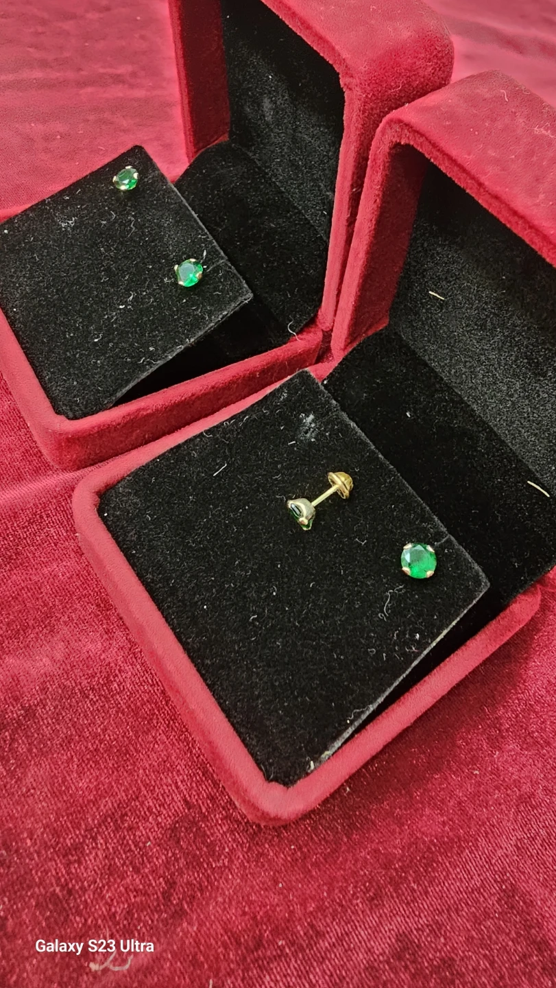 One  pairs 14-karat gold earrings with cubic zirconia stone - photo 3