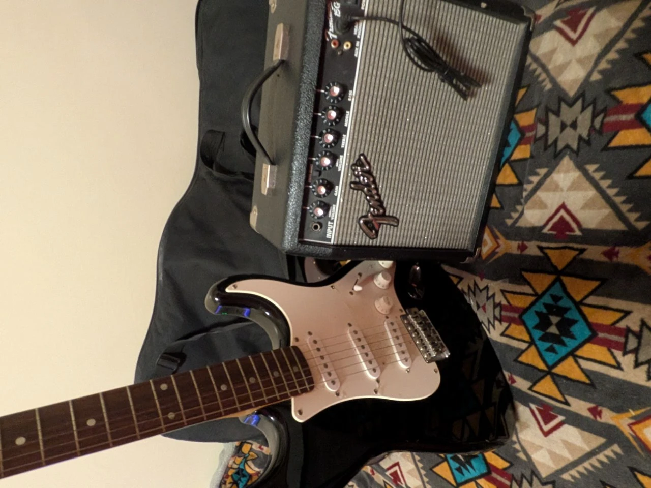 Fender Squier Electric Guitar with Amplifier and Gig Bag - photo 5